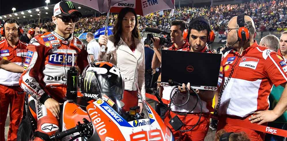 Lorenzo Gagal Kalahkan Rossi